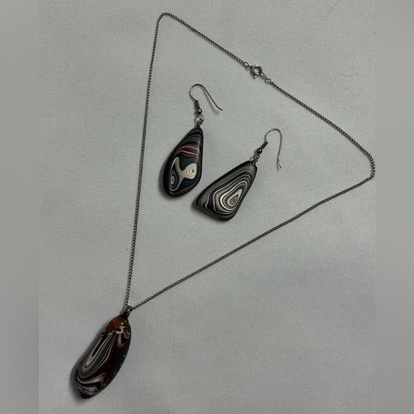 Unique clay pendant necklace & earring set great condition - Picture 2 of 9